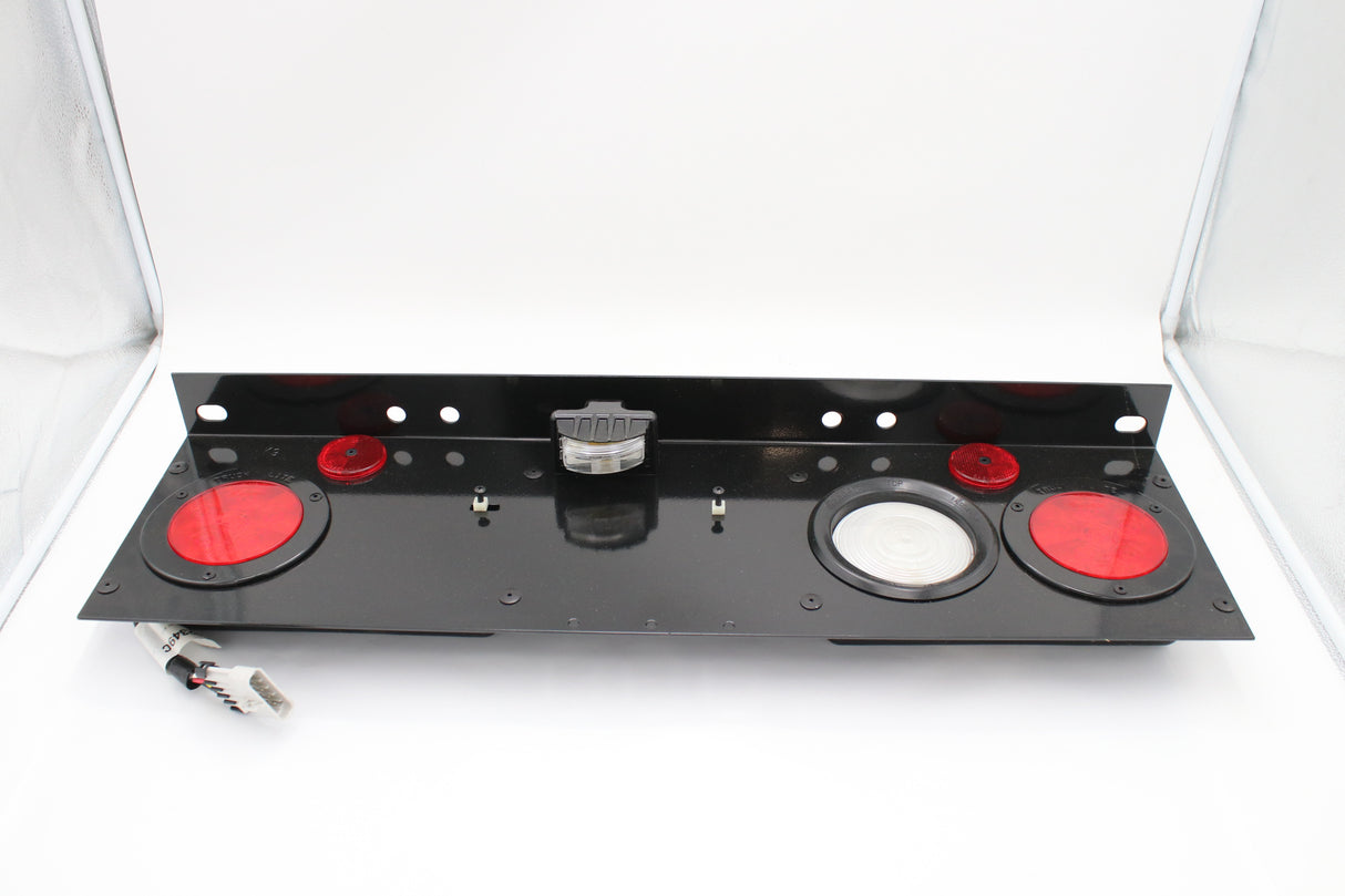 NAVISTAR - 3599249C1 - TAIL LIGHT AND STOP LIGHT