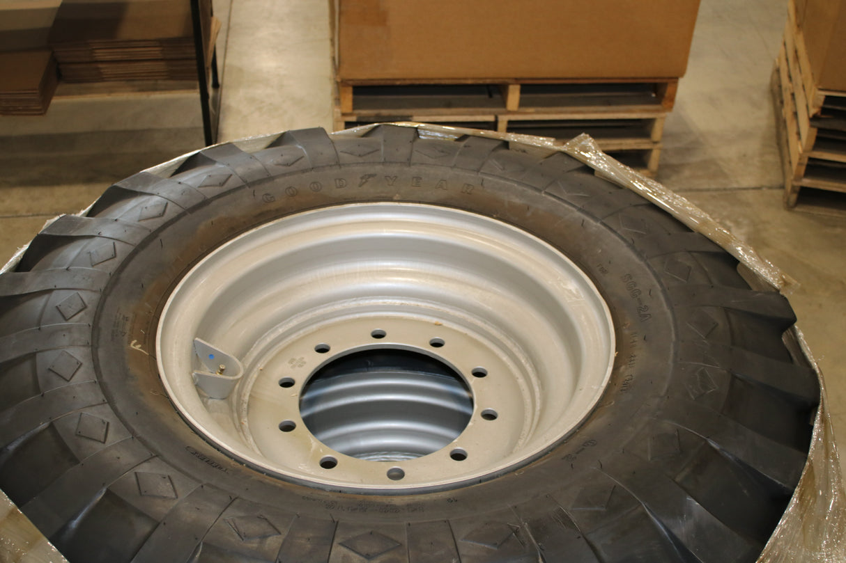 JLG - 1001145591S - WHEEL-GP LH