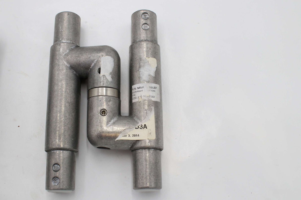 JLG - 70020102 - HINGE FITTING- RIGHT HAND