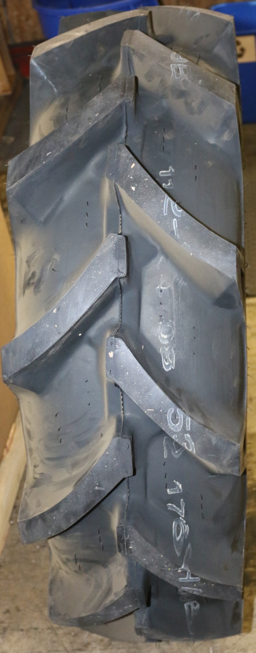 BOBCAT - 7400808 - TIRE AG REAR 11.2 X 24 - 8 PLY