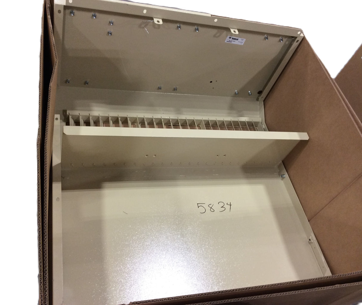 BOBCAT PORTABLE POWER - 46623937 - ENCLOSURE- FRONT LH- US - PAIN