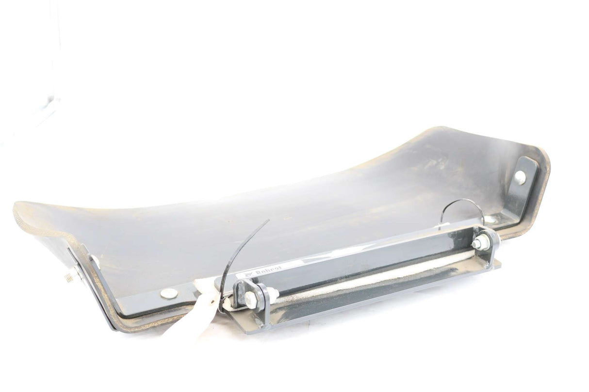 BOBCAT - 7398640 - CHUTE ASY