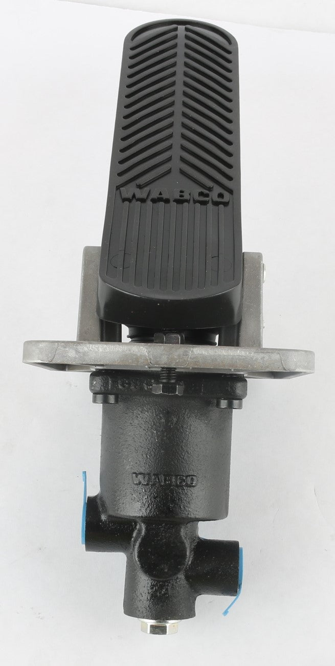 TEREX FUCHS - 5819656443 - FOOT BRAKE VALVE 4674061 010 A