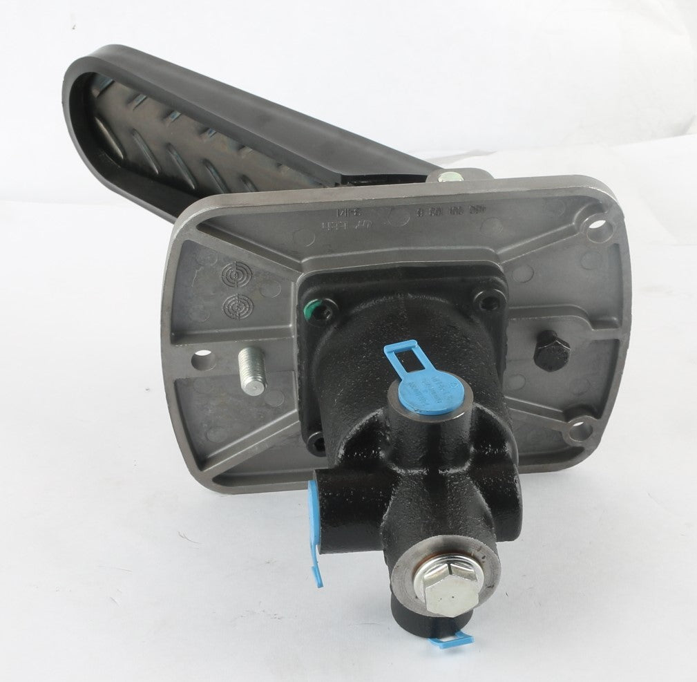 TEREX FUCHS - 5819656443 - FOOT BRAKE VALVE 4674061 010 A