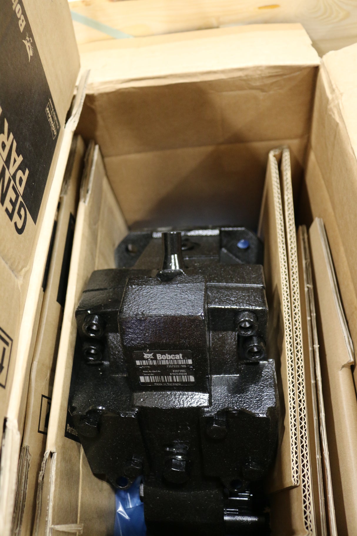 BOBCAT - 7357522 - MOTOR HYDST 25KM