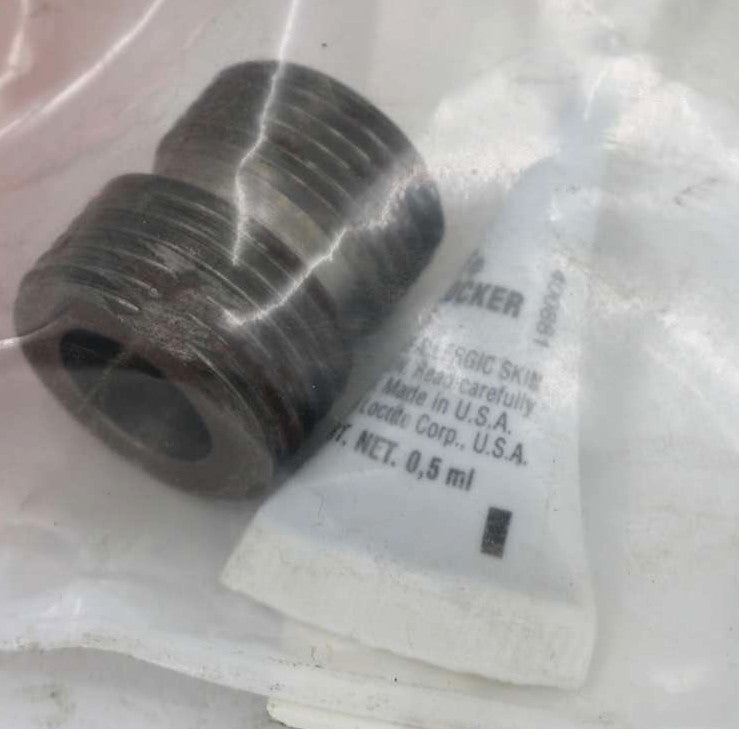 BOBCAT - 80027030 - ADAPTOR FILTER HEAD