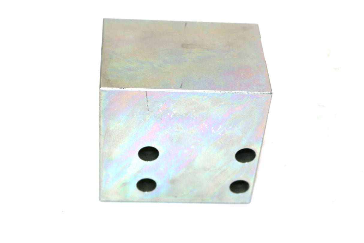 BOBCAT - 7231349 - MANIFOLD P|L PUMP OUTLET