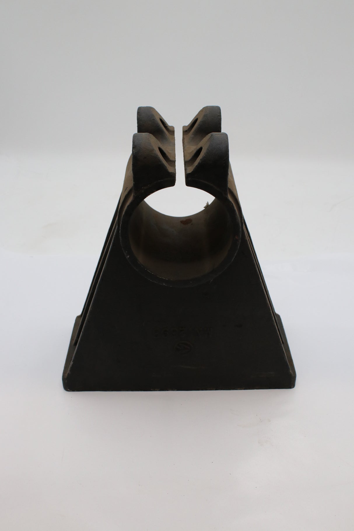 AUTOMANN - MN12898 - TRUNNION BRACKET