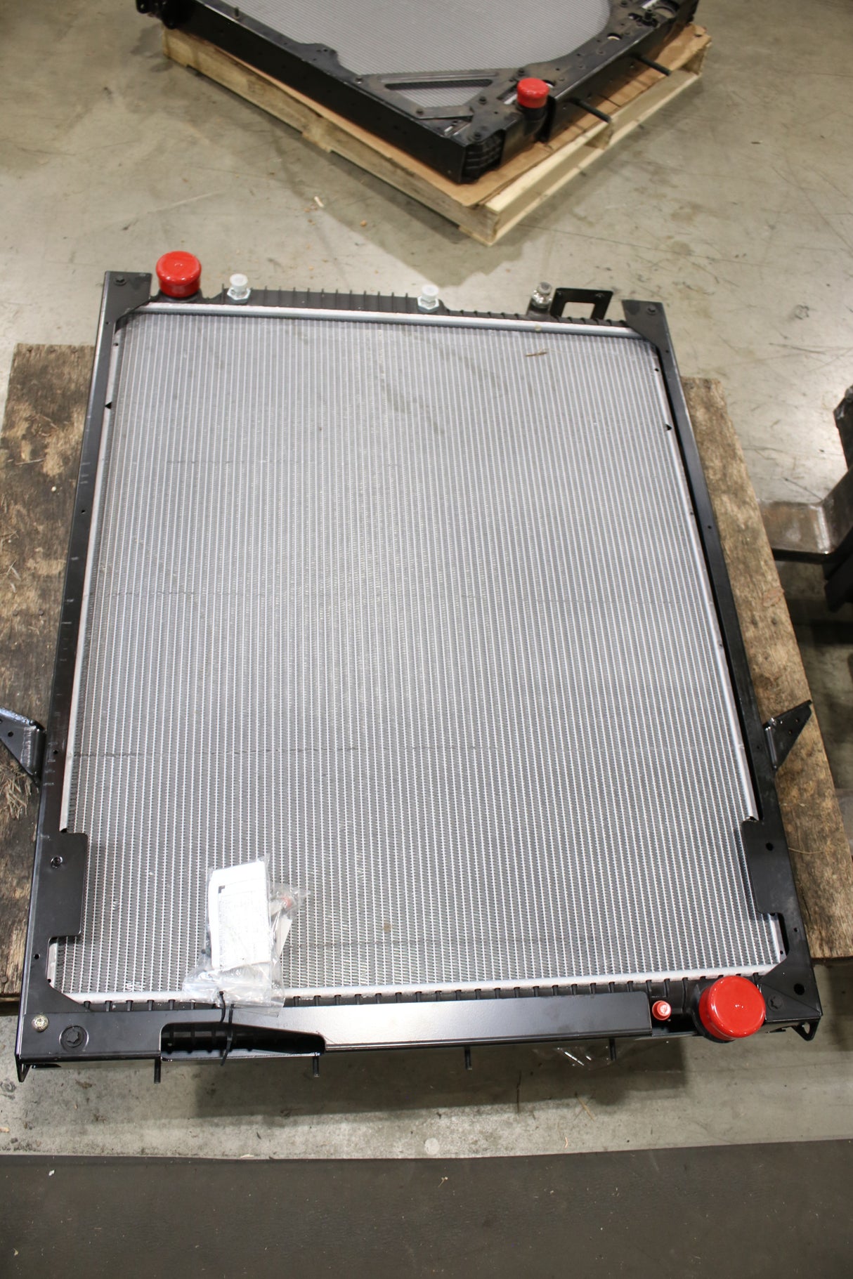 VOLVO - 23459369 - RADIATOR