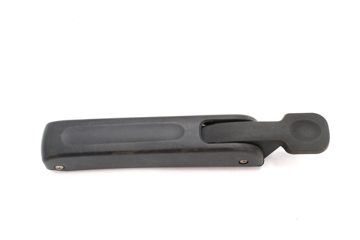 NAVISTAR - 3811831C1 - LATCH