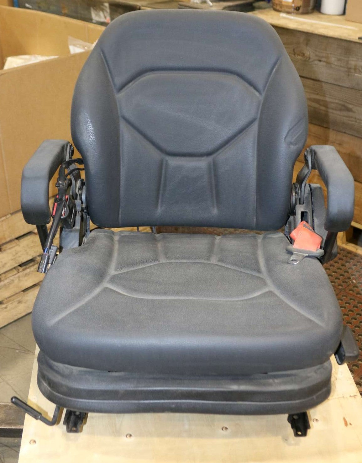 DOOSAN - 220110-00167 - OPERATOR SEAT