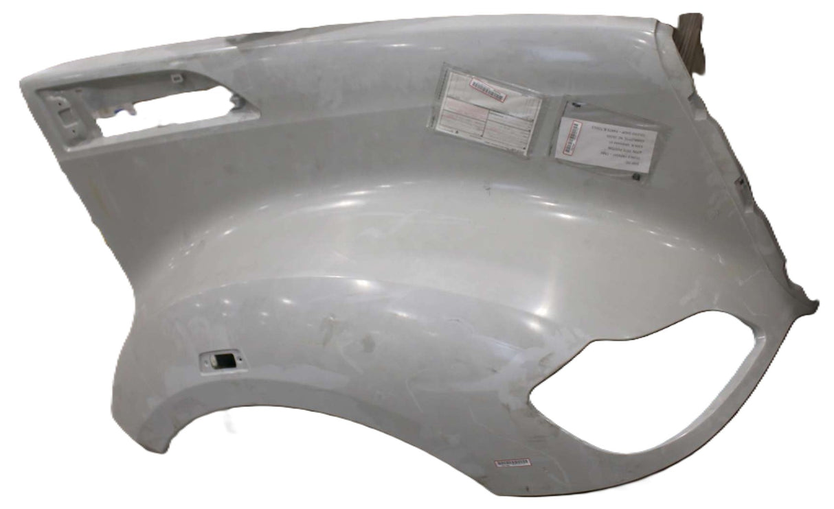 KENWORTH - L79-1037-100R - SKIN-HOOD RH