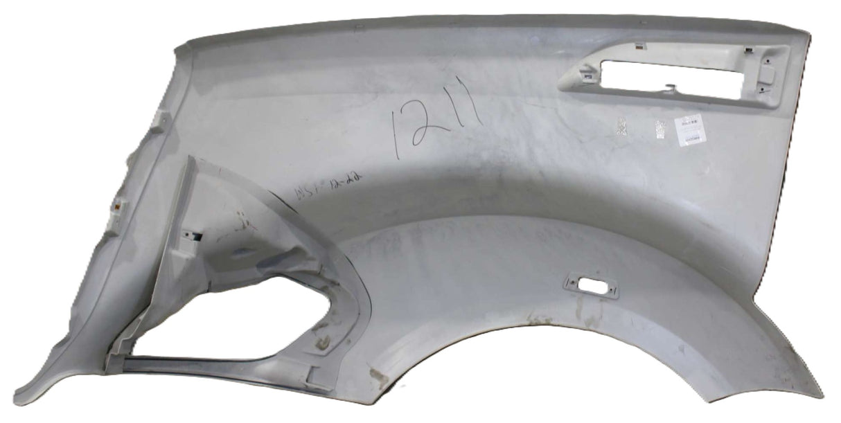 KENWORTH - L79-1037-100R - SKIN-HOOD RH
