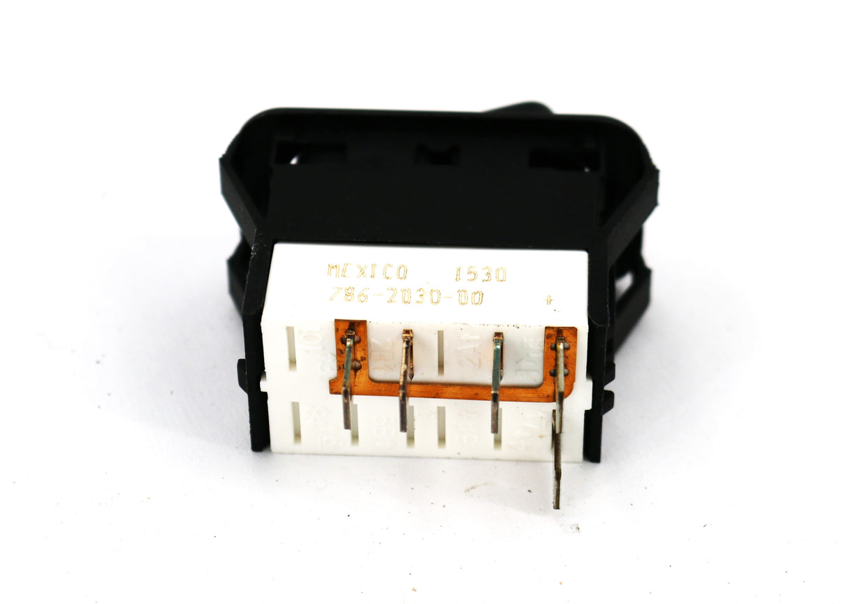 MAHINDRA - L1009800473 - SWITCH DIFFERENT