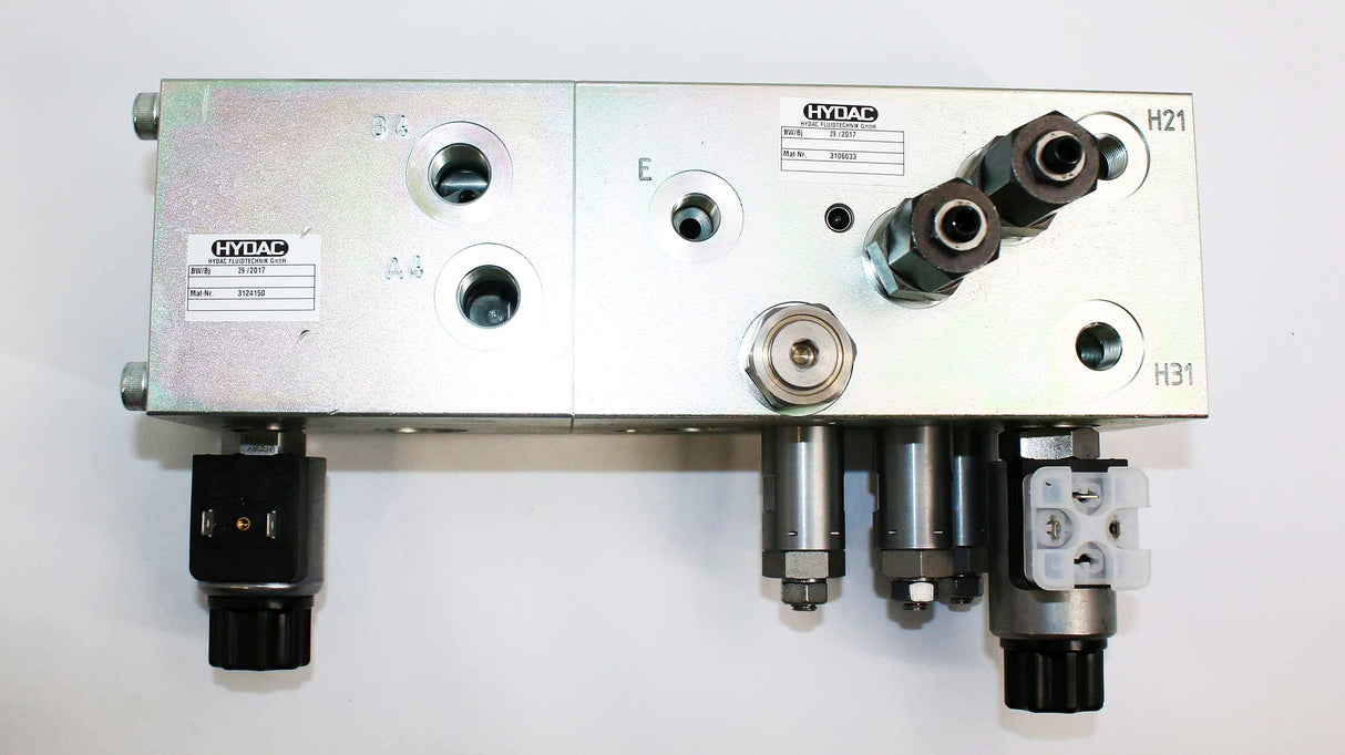 JLG - 520096 - VALVE BLOCK MANIFOLD 3 SPEED