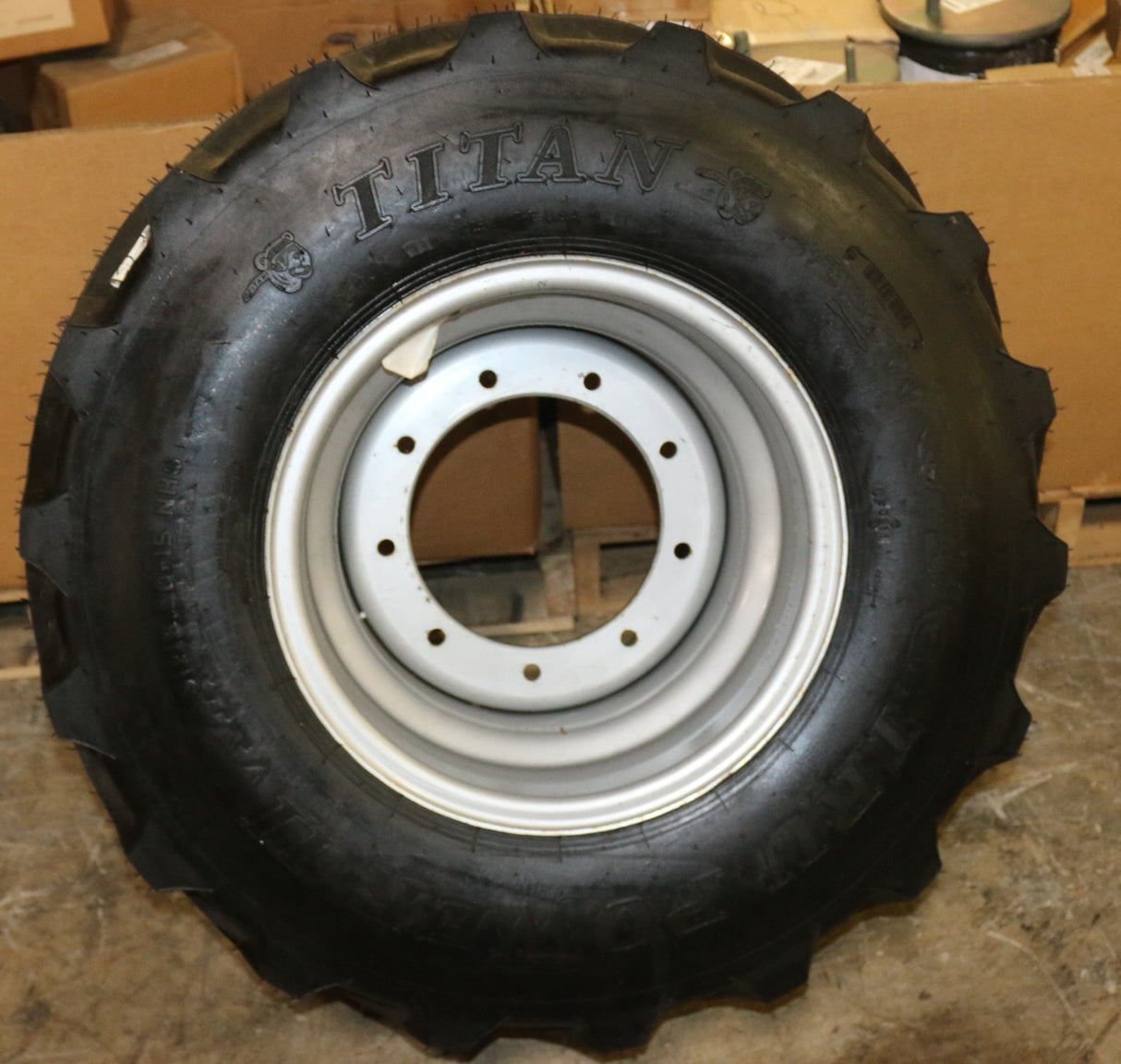 JLG - 0273414 - TIRE/WHEEL 31/1550 X 15 FF LFT
