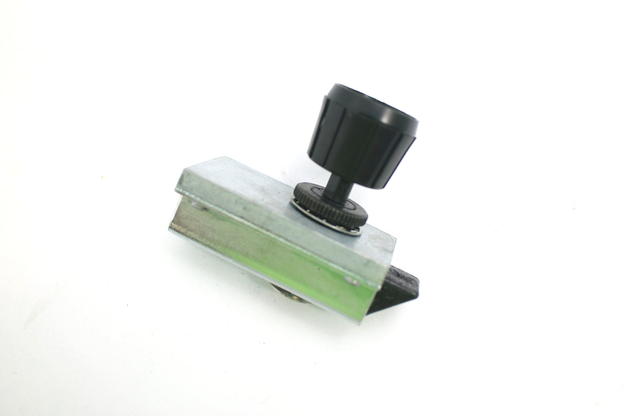 JLG - 2940051 - LATCH SLAM