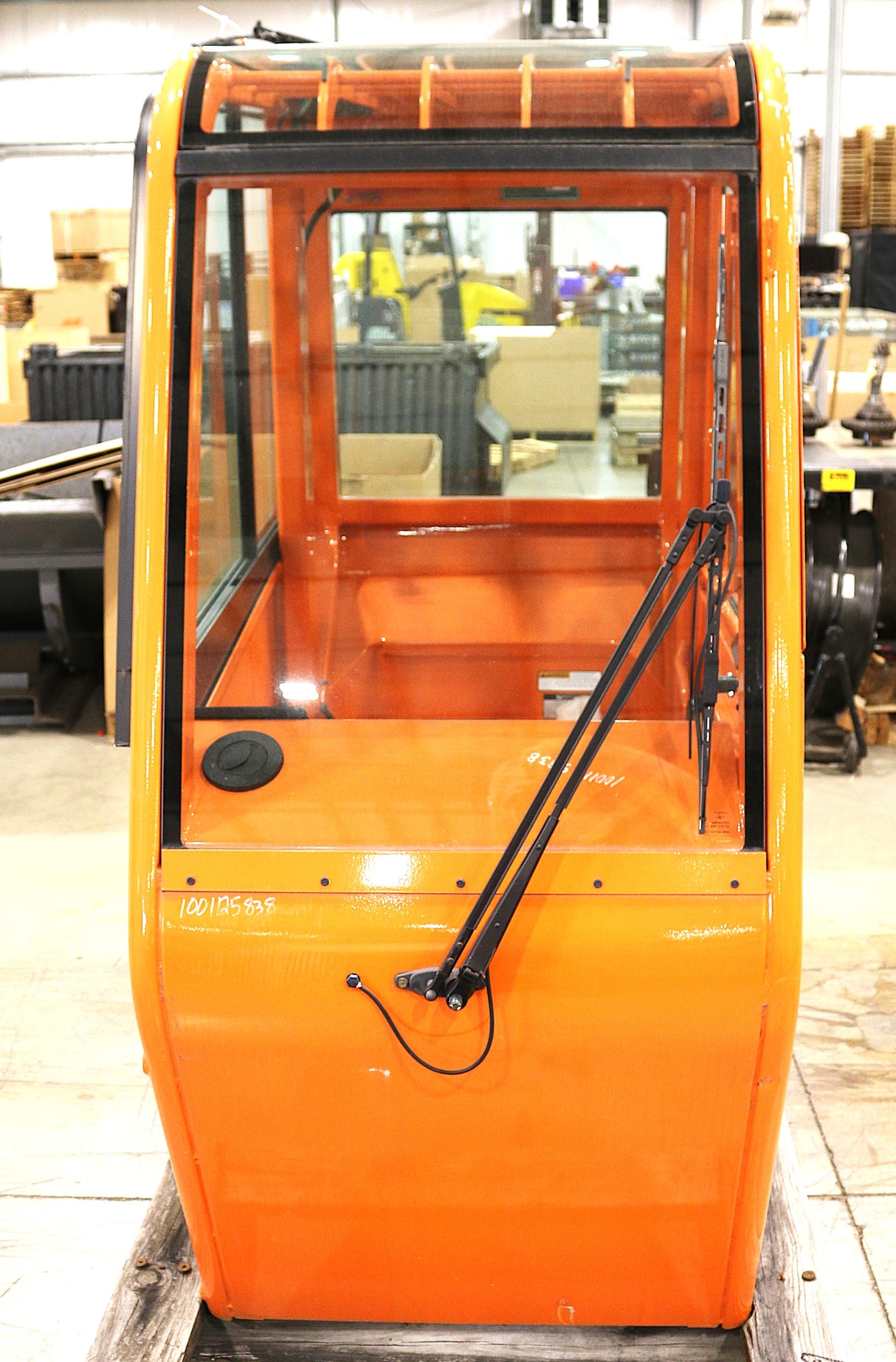 JLG - 1001125838 - CABCLOSED WITH HEATER