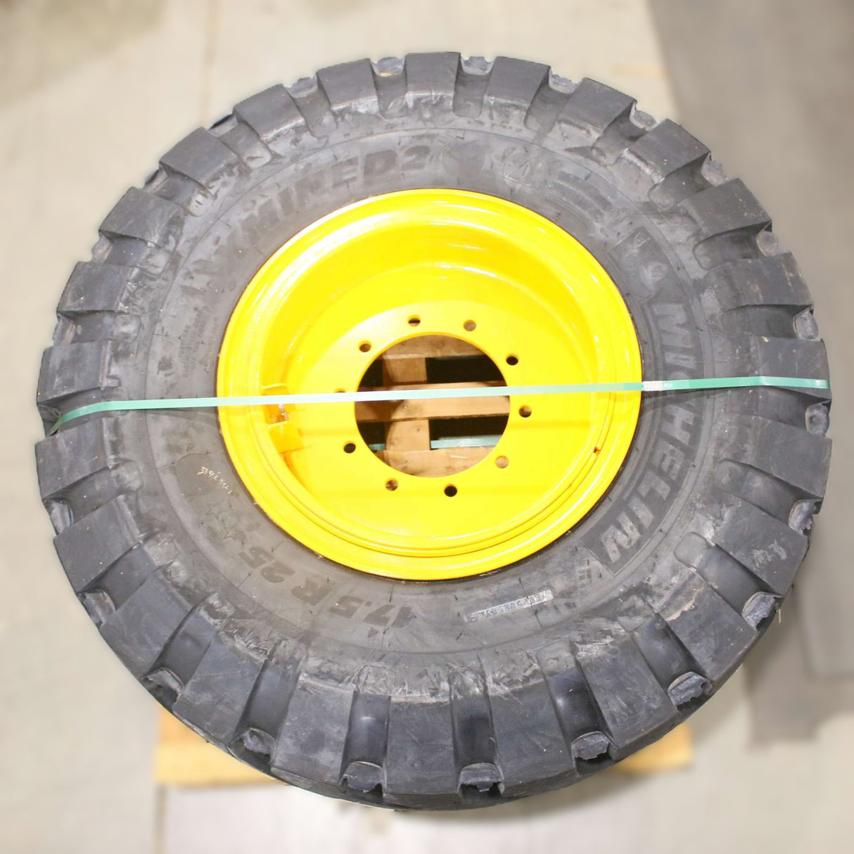 JCB - 334/E0859 - TIRE XMINE D2 17.5R25