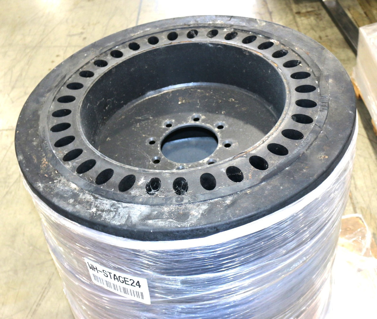 JCB - 334/P8624 - WHL&TYR 33X6X10 SLICK S-F