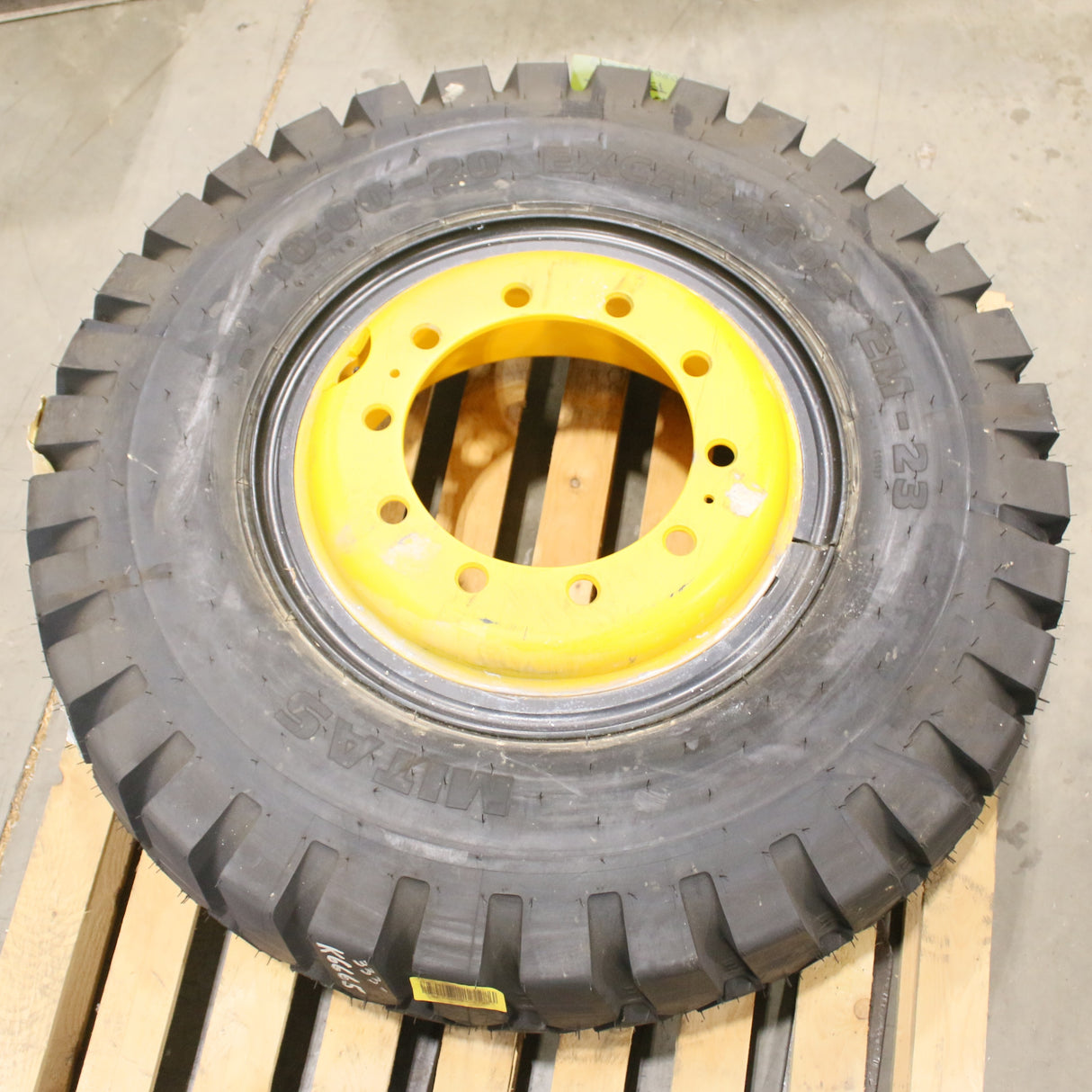 JCB - 333/K6665 - WHEEL/TYRE DUAL FWD N/R EM23