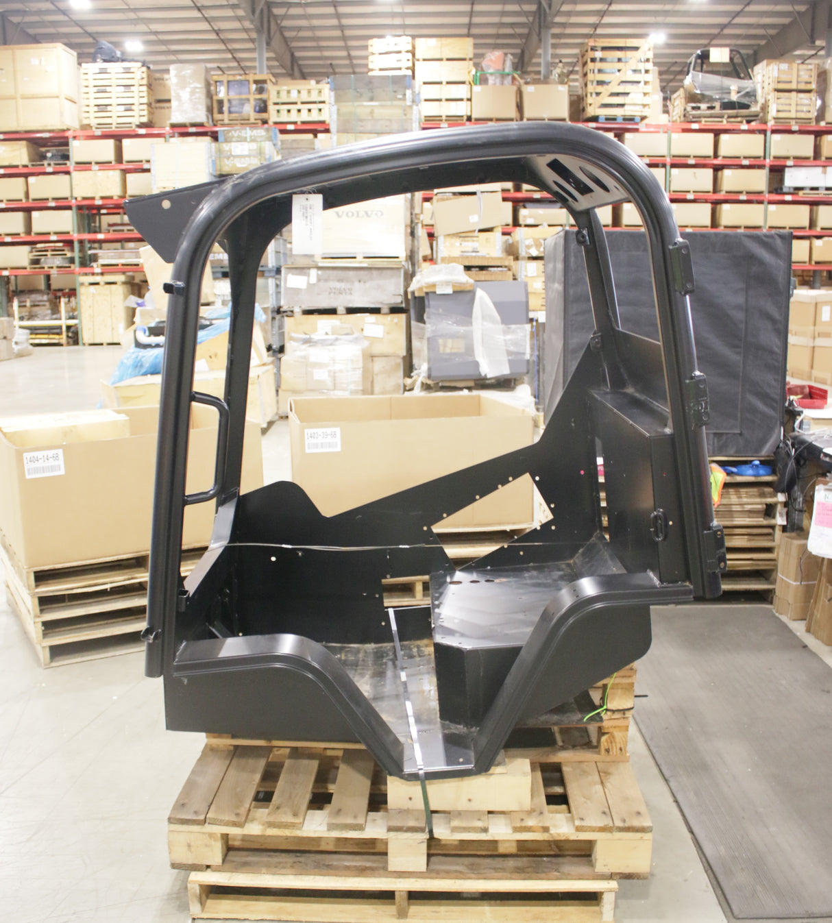 JCB - 335/A6019 - CAB / CANOPY WHEELED BLACK PAINT