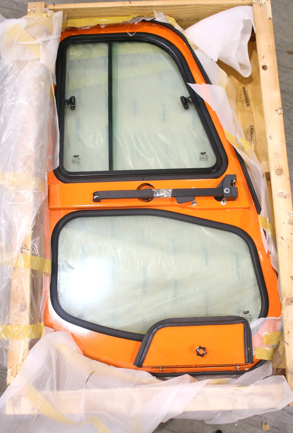 DOOSAN - 220205-00304 - DOOR ASSY LH (NO INTERIOR)