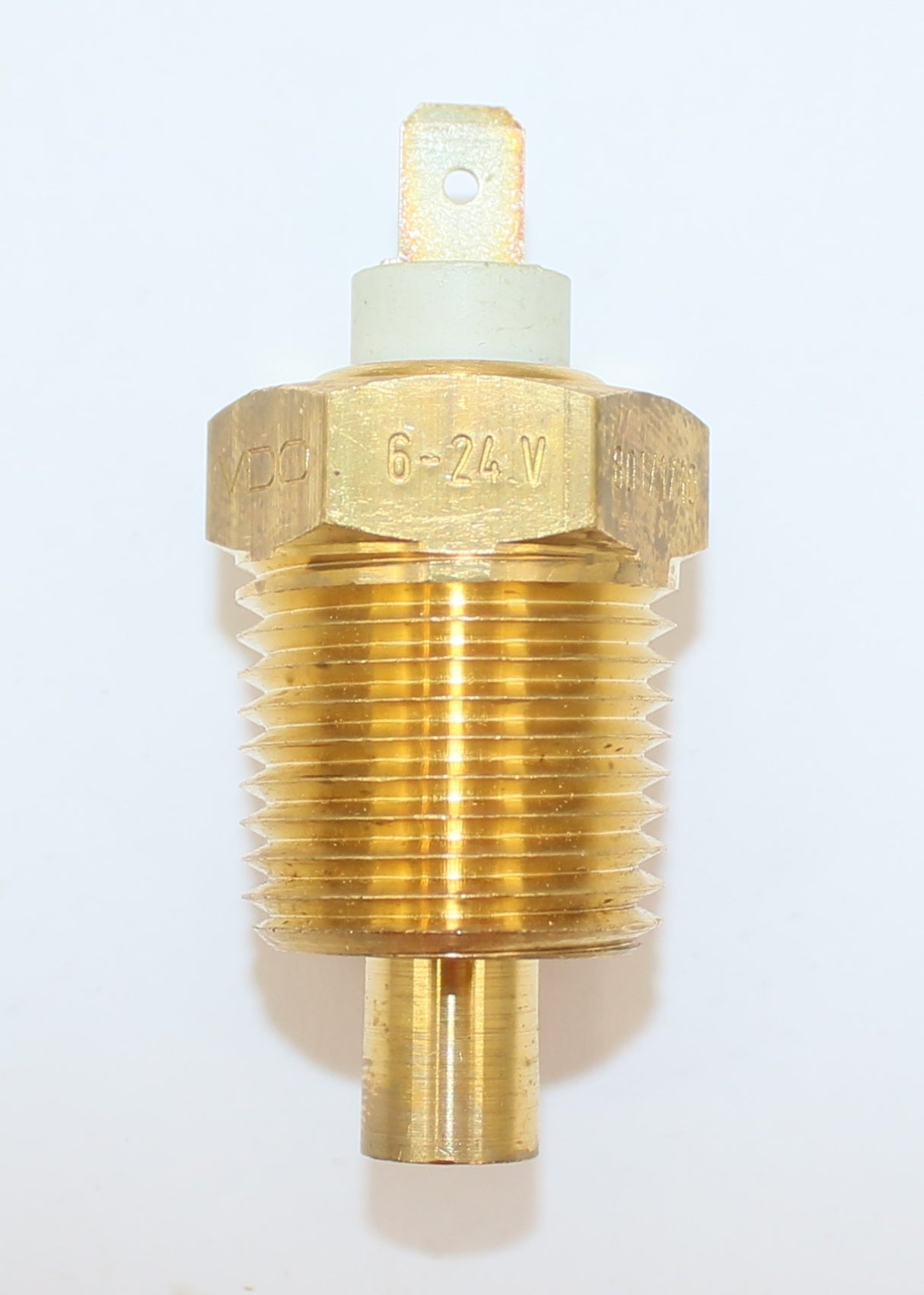 VDO - 323-801-001-010 - SENSOR - TEMPERATURE 40-120C 1/2 NPT EARTH 6-24V