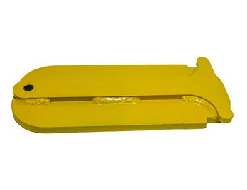 JOHN DEERE AFTERMARKET ­-­ AT315147 ­-­ BOTTOM COVER, REAR CENTER