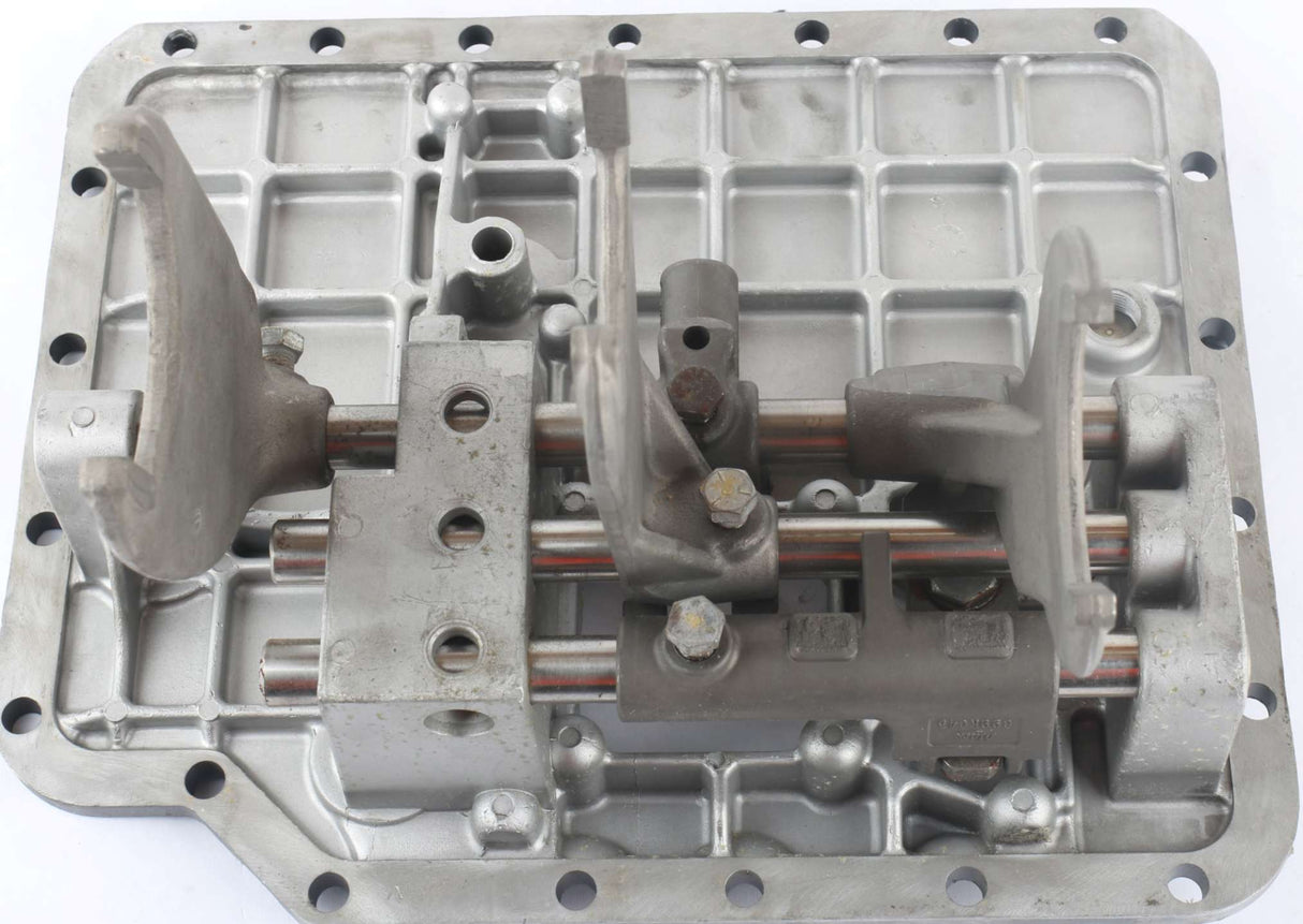 MACK ­-­ 110KB422X ­-­ COVER ASM