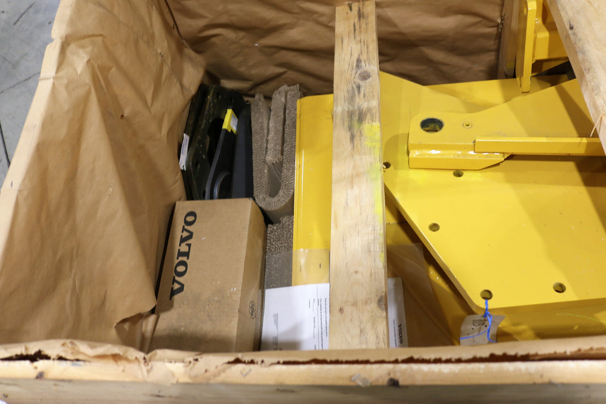 VOLVO ­-­ 11708272 ­-­ OVERHUNG TAILGATE - WIRE OPERATED