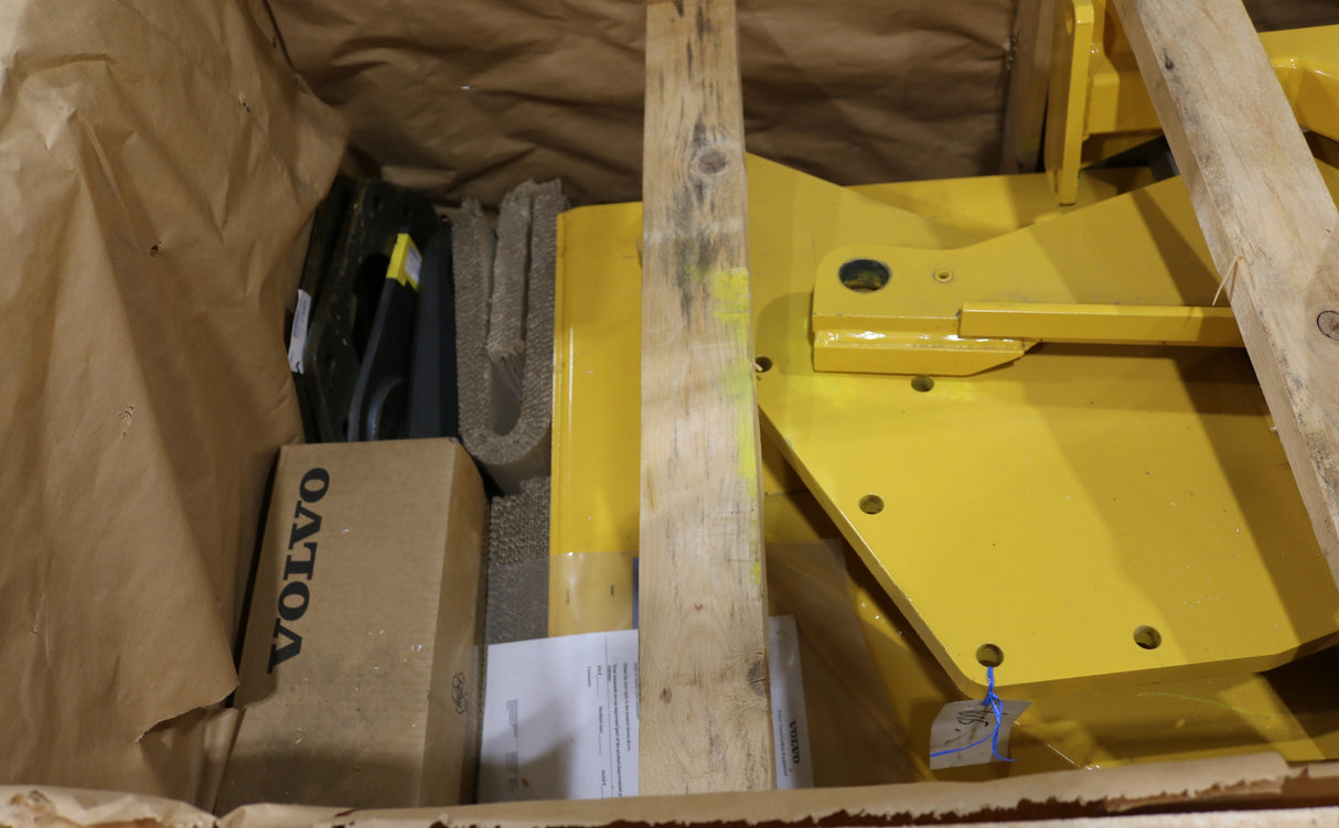 VOLVO ­-­ 11708272 ­-­ OVERHUNG TAILGATE - WIRE OPERATED
