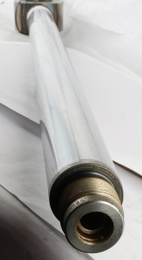 VOLVO ­-­ 11712451 ­-­ PISTON ROD