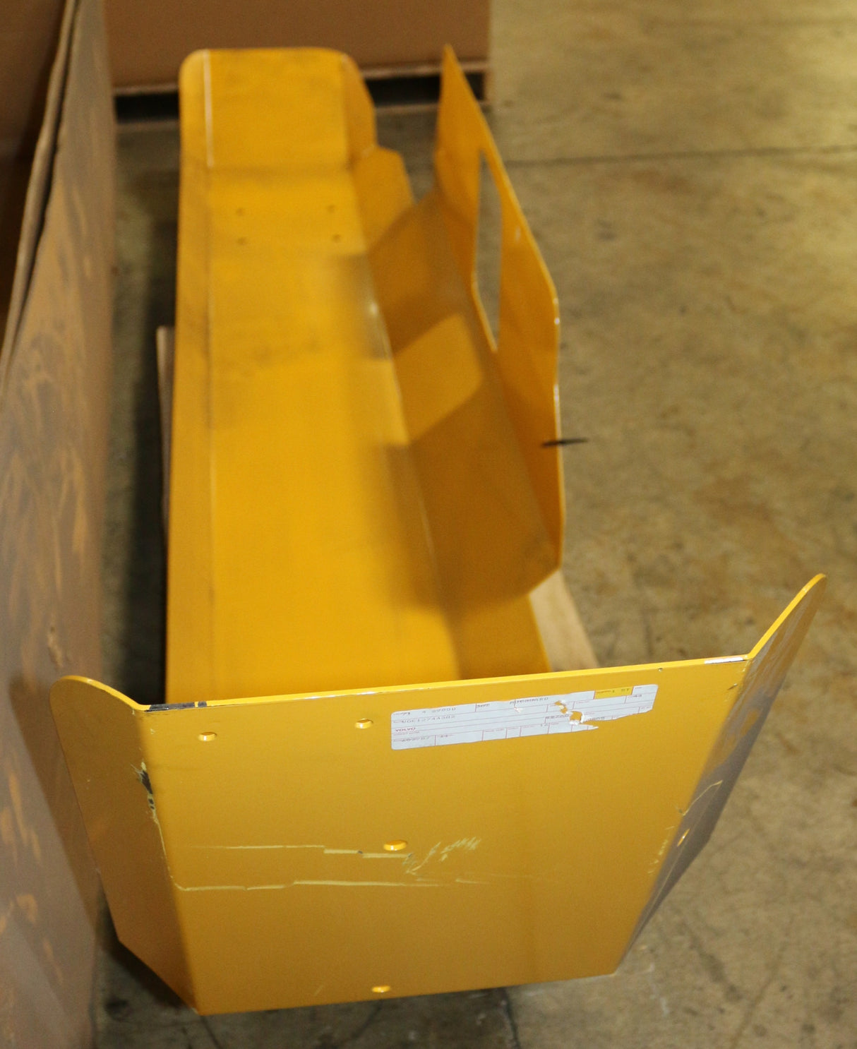 VOLVO ­-­ 12744382 ­-­ FENDER
