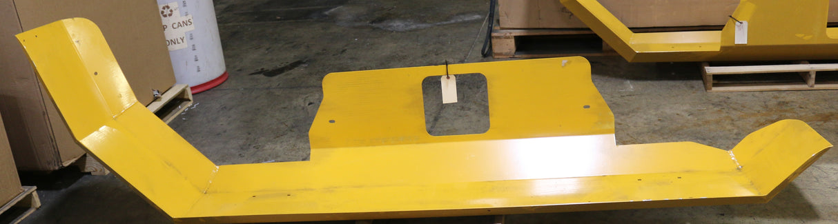 VOLVO ­-­ 12744384 ­-­ FENDER