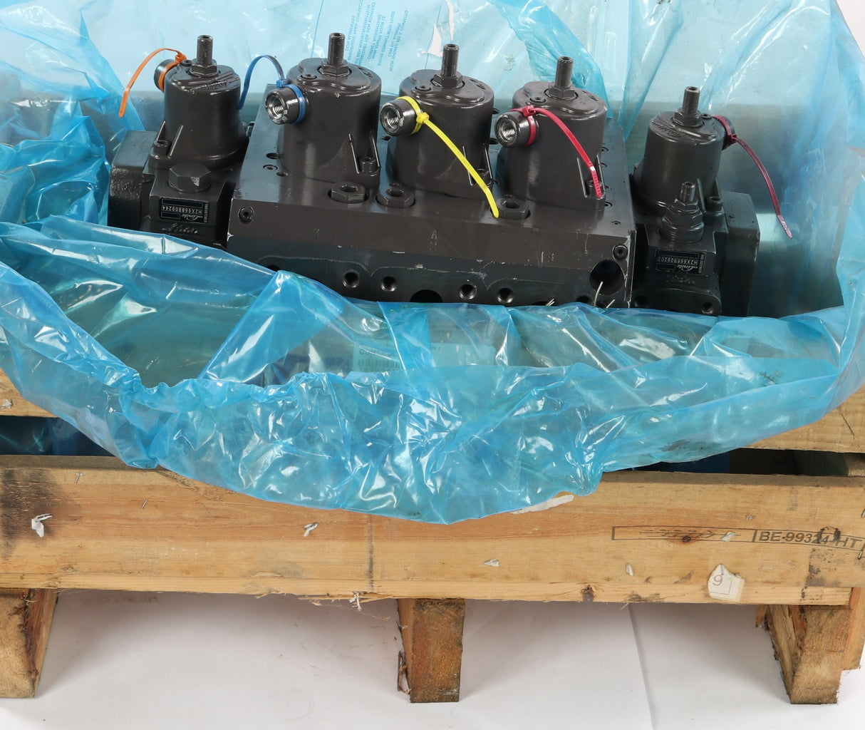 VOLVO ­-­ 14382417 ­-­ CONTROL VALVE