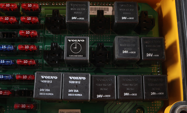 VOLVO ­-­ 14553368 ­-­ FUSE BOX