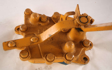 KOMATSU ­-­ 198-15-00700 ­-­ VALVE
