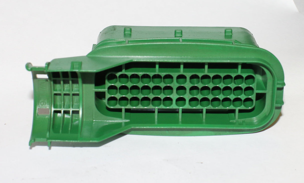 MACK ­-­ 20567739 ­-­ CONNECTOR HOUSING