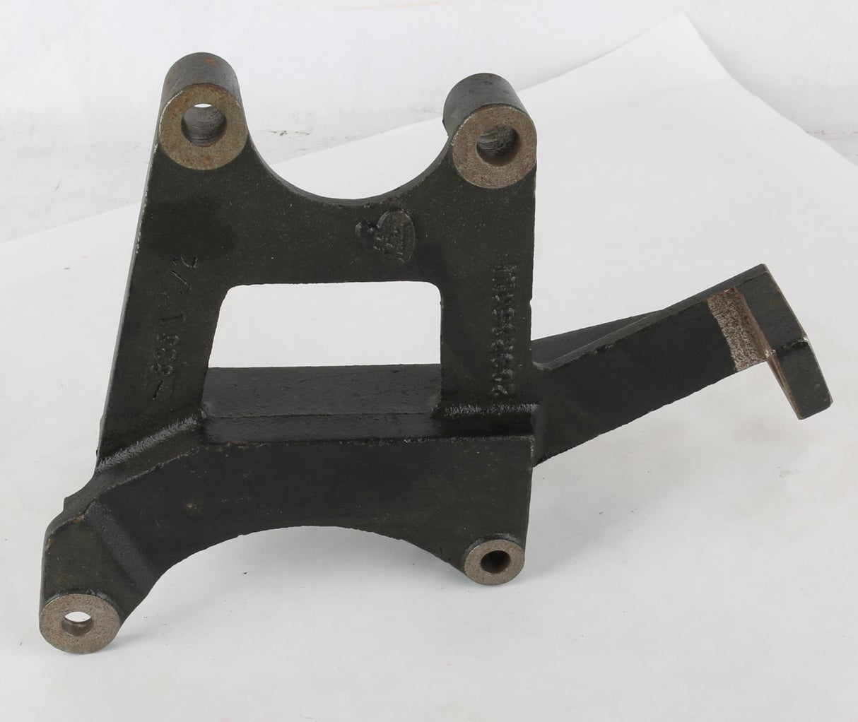 MACK ­-­ 209RD531M ­-­ A|C COMPRESSOR BRACKET