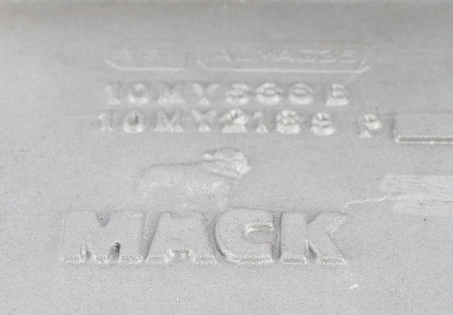 MACK ­-­ 25122130 ­-­ BRACKET