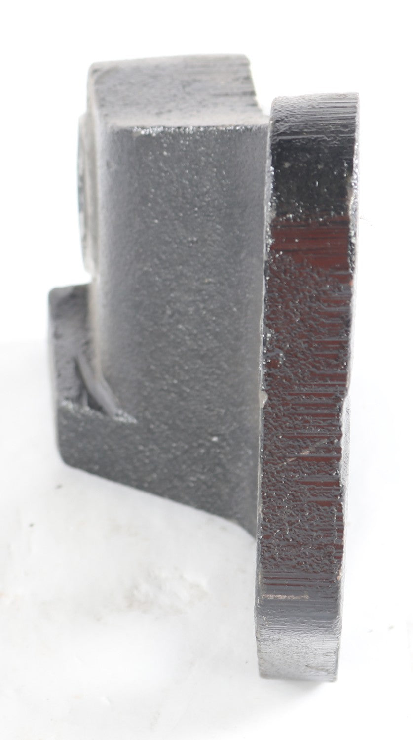 MACK ­-­ 25127896 ­-­ CAB PIVOT BRKT