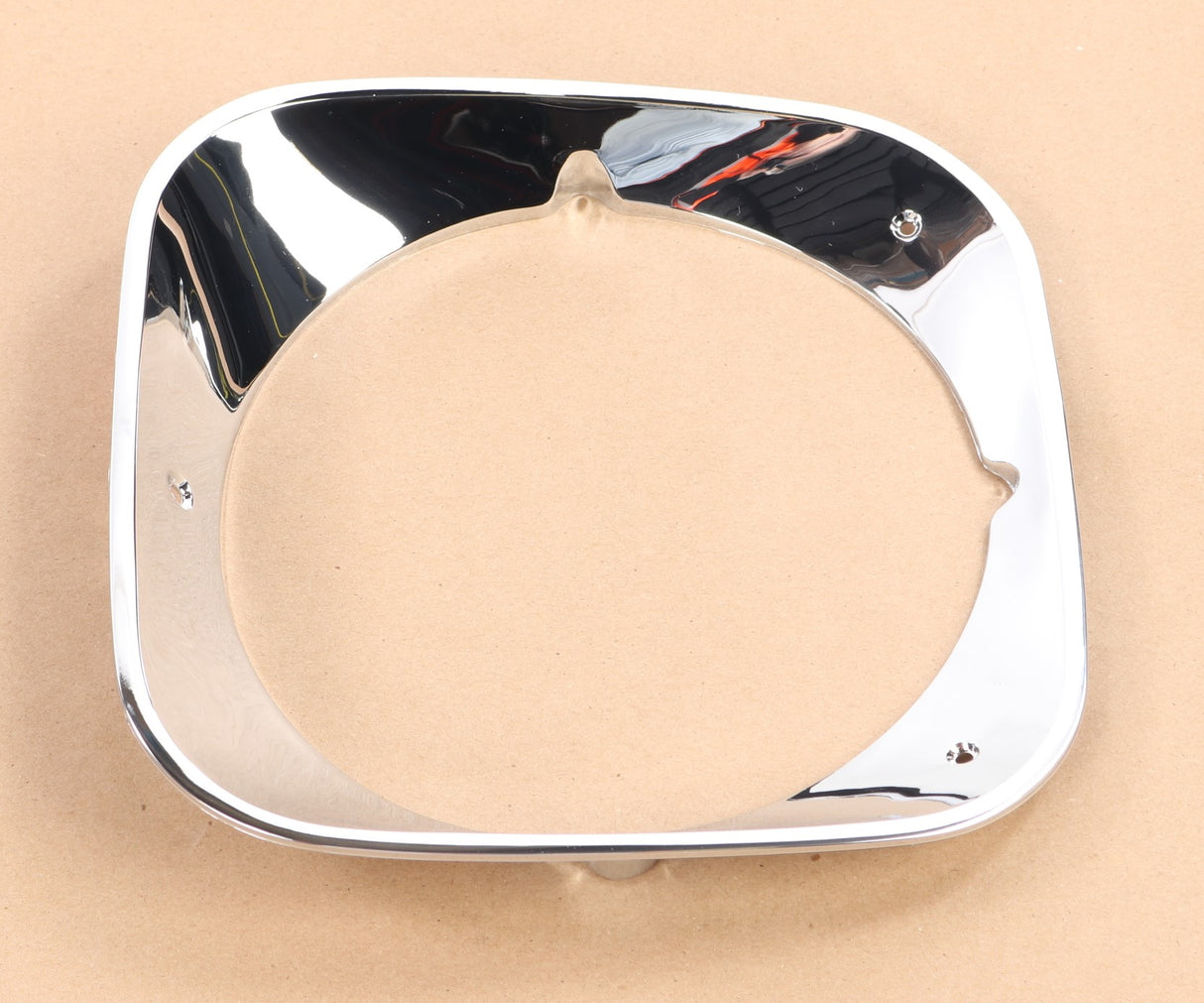 VOLVO ­-­ 3081517 ­-­ HEADLAMP BEZEL