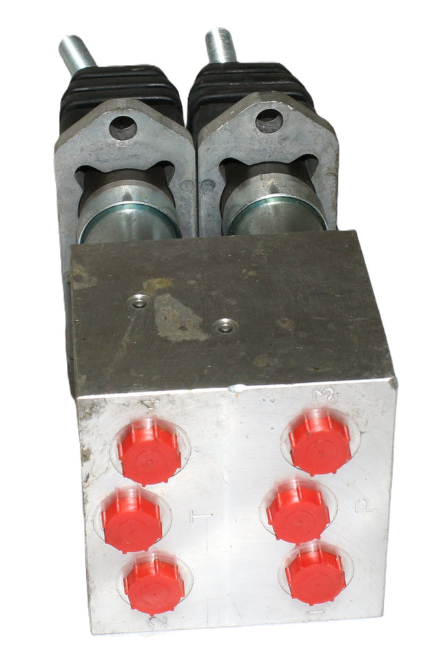 HYUNDAI ­-­ 31L6-02490 ­-­ JOYSTICK-RCV 2SP