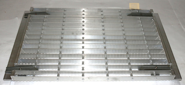 MACK ­-­ 39QL567M ­-­ TREAD PLATE