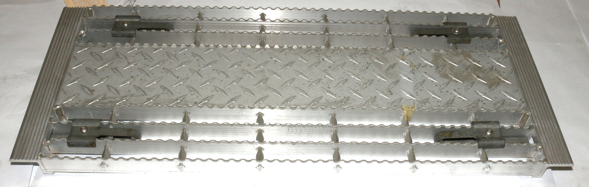 MACK ­-­ 39QL569M ­-­ PLATE