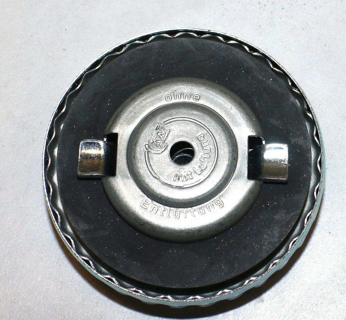 DYNAPAC ­-­ 4700929469 ­-­ FUEL TANK CAP