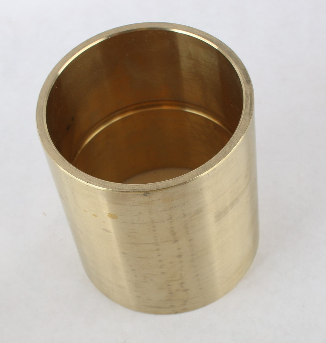 VOLVO ­-­ 4952359 ­-­ BUSHING