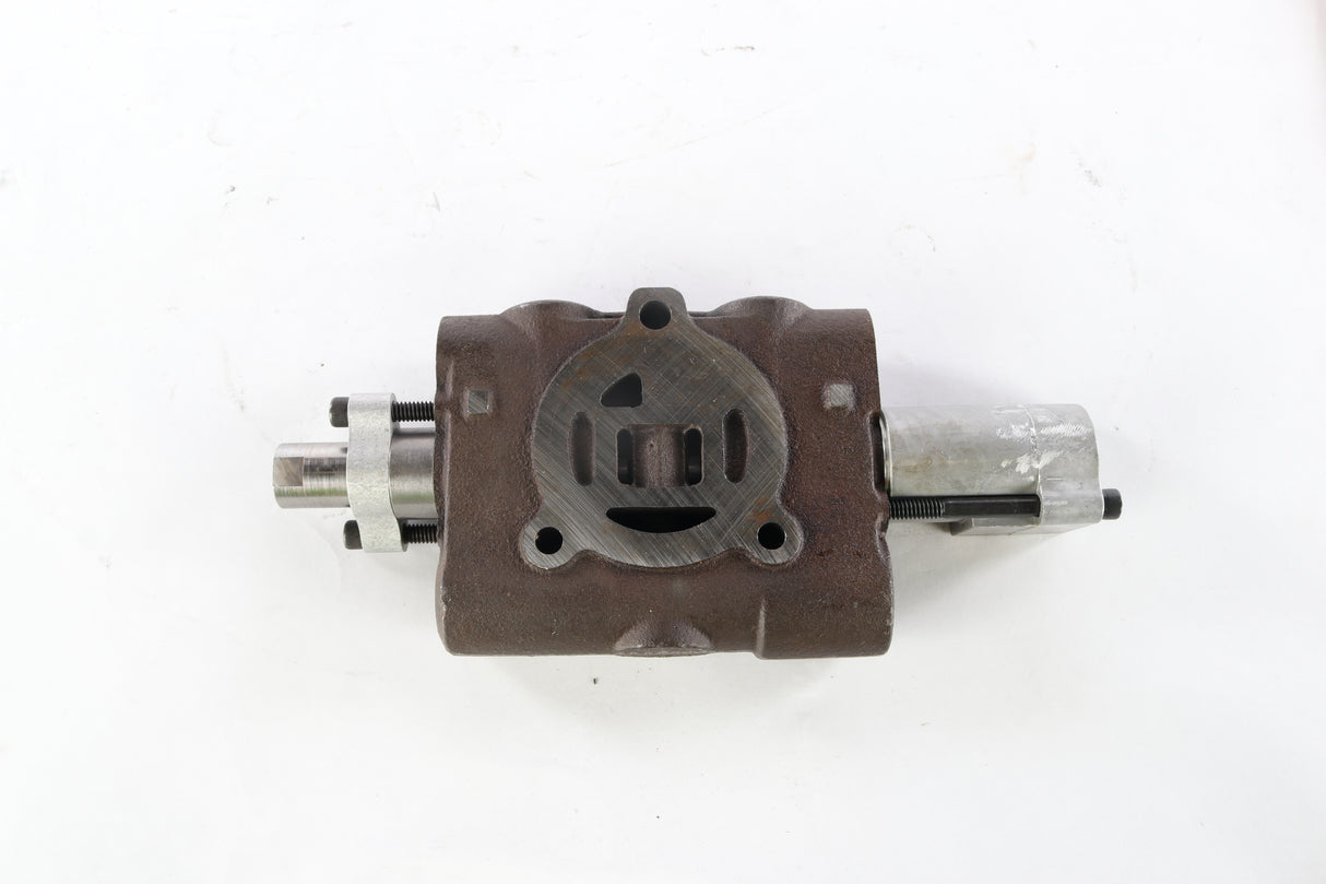 BOBCAT ­-­ 6677441 ­-­ VALVE - SECTION