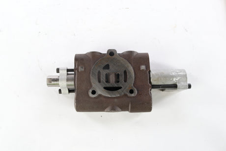 BOBCAT ­-­ 6677441 ­-­ VALVE - SECTION